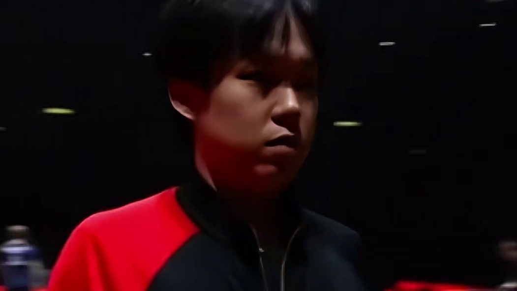 突发王楚钦因伤退赛，王皓陪同他离场，希望他能早日恢复健康！