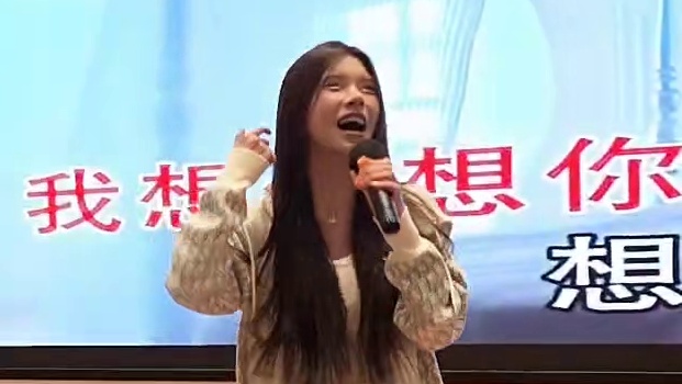 乔妹QQ合唱《伤不起》小酷强行闭麦爆笑如雷！