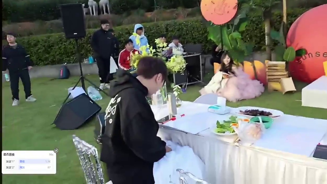 小汉堡唱歌也可以啊。
#小小小酷哥 #汉堡1995 #组织1995 #1995好声音第三季