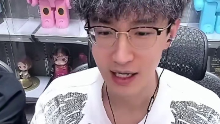 弹幕拱火蔡哥锐评游戏 