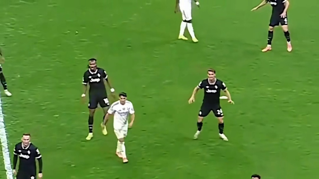 当姆巴佩用多库的方式突破