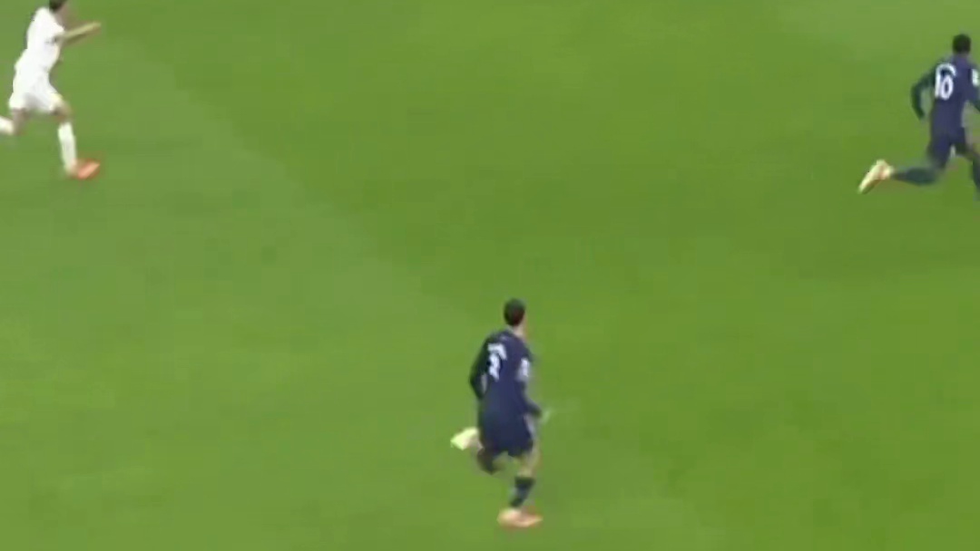 不会踢中场吧，那来看看维球王吧