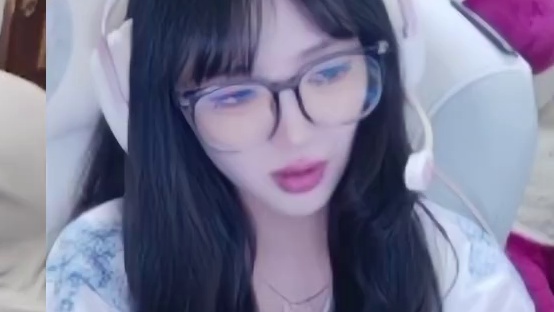 这是一个15岁少年该有的沉稳吗？ no绕后背身观察没有着急开枪，最终拿下三杀。#EP直面菲律宾小孩哥