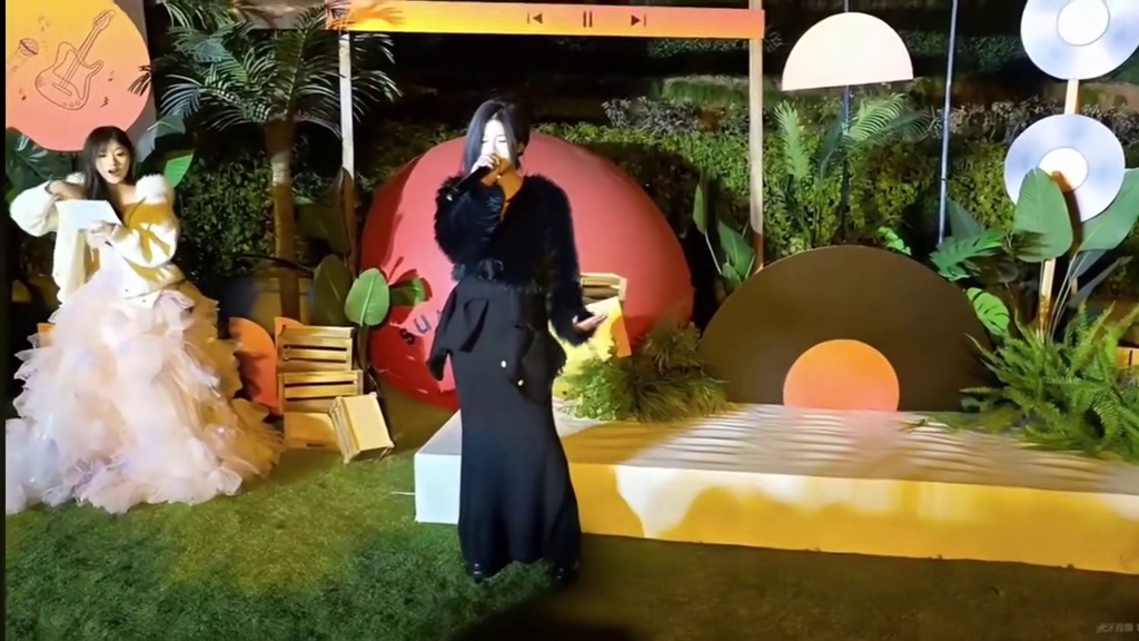 小甜唱歌也还可以。
#小小小酷哥 #小甜1995 #组织1995 #1995好声音第三季