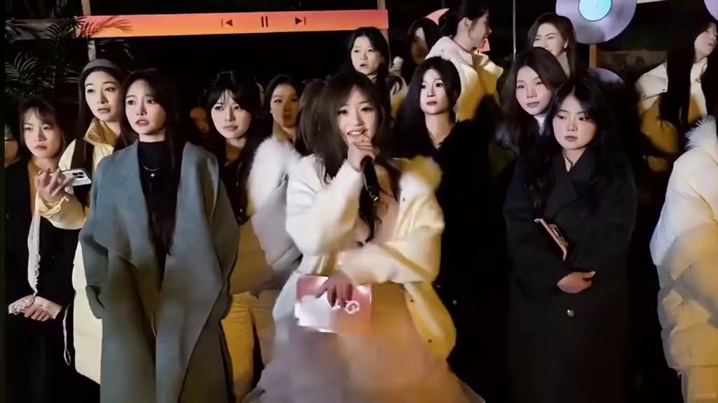 主持人加大分。
#小小小酷哥 #乔小喵1995 #组织1995