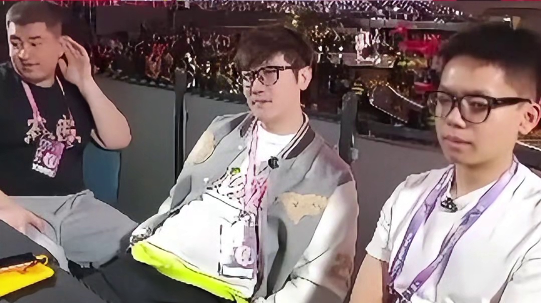 宠儿采访表示以后打不打听俱乐部安排，念旧夸赞1222前途无量