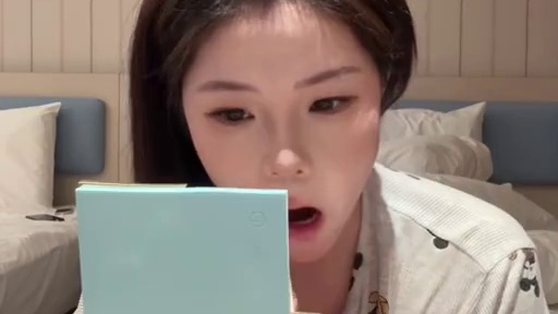 今日在上海的收获：一顿美食，一瓶香水，三个餐具、摸到了大狗狗，以及只能承载四个人的迷你可爱小电梯。#