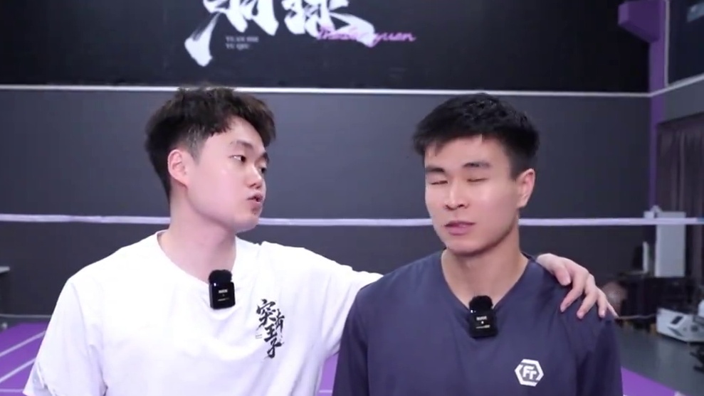 输了可是要接受抽屁屁的惩罚噢~ 