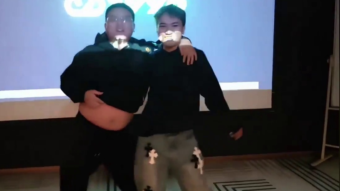 不忍直视。
#小小小酷哥 #沈不凡 #组织1995 #迷醉