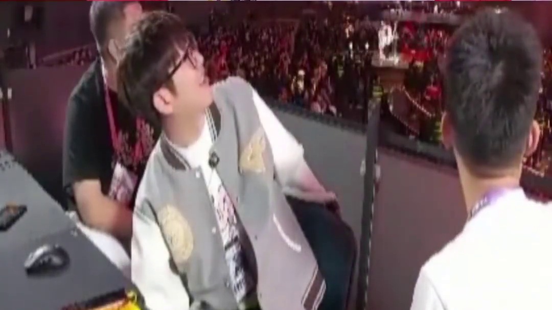 各大职业选手们看，宠儿获得世界总决赛FMVP！真的是实至名归！#AG获得2025CFS总冠军 #20