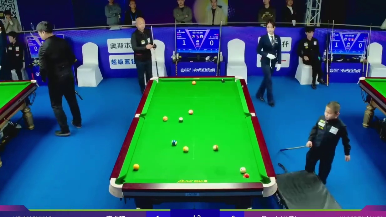 身高不够，垫子来凑，垫哥年纪不大，球打的真准#乔氏中式八球大师赛 #台球垫哥 #台球