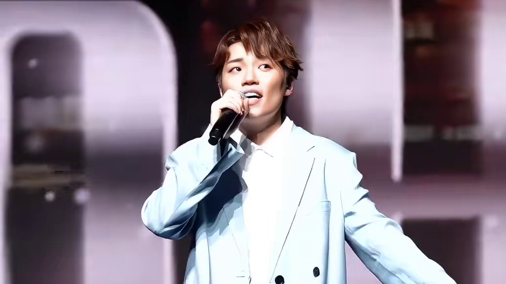 #WTT香港总决赛2025 决赛开始前，中国香港球员杜凯琹在现场演唱《海阔天空》，为决赛之夜开场