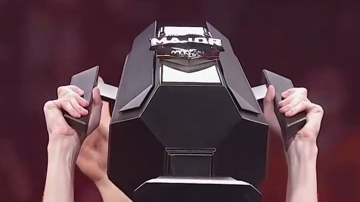 小蜜蜂夺冠后捧杯时刻#csgo马西西 #csgo