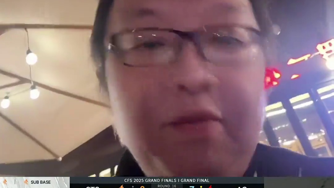 这是真兄弟战队！小孩队STS输比赛后心态良好连视频给绝迹赛脸 欧欧给胖虎KLB送队服后胖虎不停鞠躬感谢