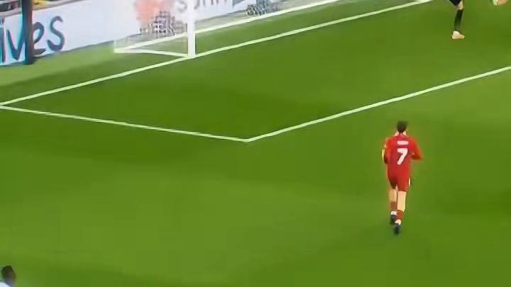 足球比赛现场直播，精彩瞬间等你来！#足球