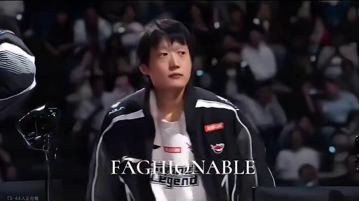 比赛结束后，第一次看结束时的画面，谁能不动容，2025中国电竞最痛的时刻。中国电竞至暗冰河时期又要来了。Shanks强忍住眼泪，下一次流泪一定是喜极而泣呀。2026能苗们抬头向前冲！ ​​​