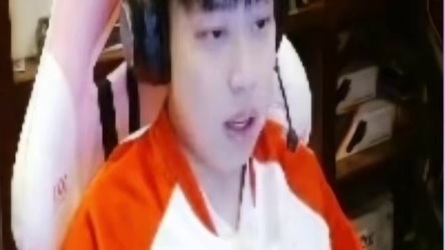 网瘾少年宠儿再次上线，刚结束庆功宴回家就干上排位了 分析自己30岁本次CFS依旧燃尽。#2025CF