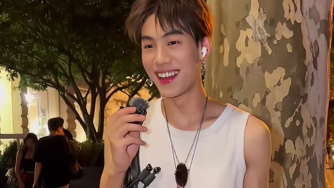 181腹肌帅哥 搞笑男也有尊严的