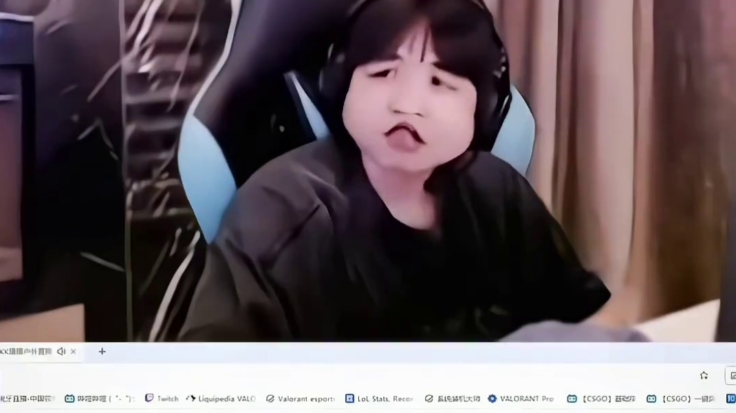 小情侣打视频呢