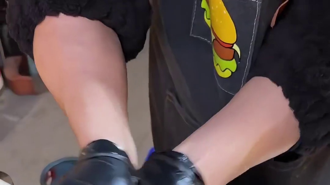 终于在街头偶遇到了美式汉堡！！牛肉爆汁太满足啦！