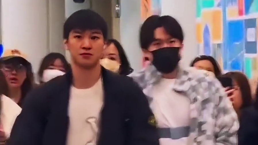 国乒出发回国，王楚钦穿护背保护自己，下个赛场见！