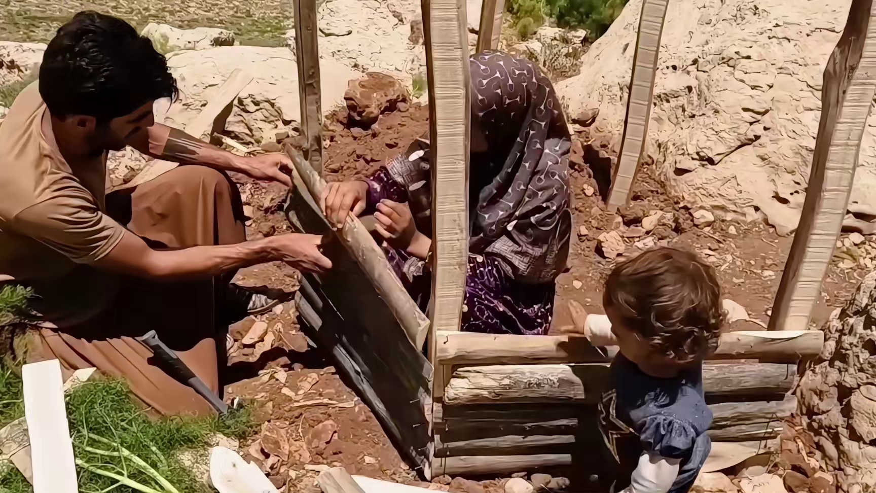 第2集：男人在荒漠迁徙，找到适合居住的山坡，开始建造新的家园