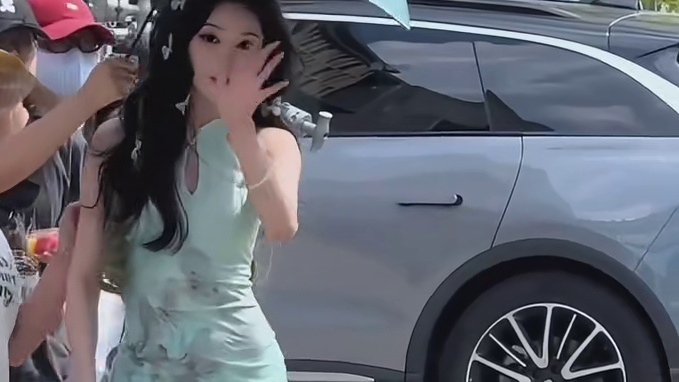 前凸后翘，修长纤细，这种才是穿旗袍王者啊