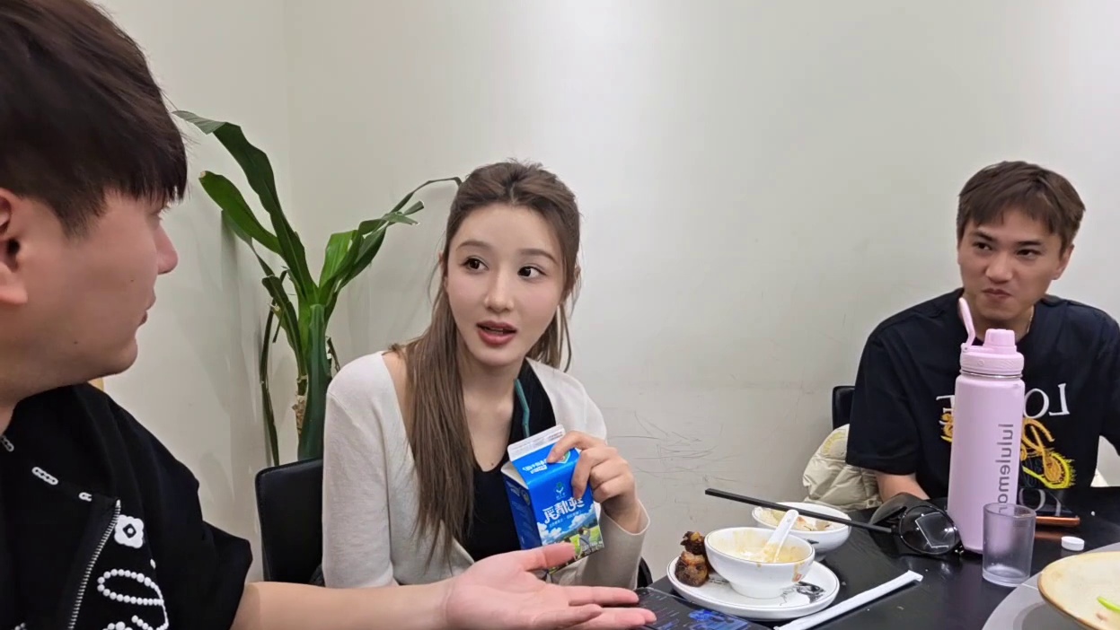 小酷谈乔妹给我手机装定位！10分钟打8个电话3个视频！