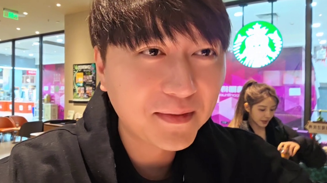 小酷再看5年前乔妹生气！依旧未变