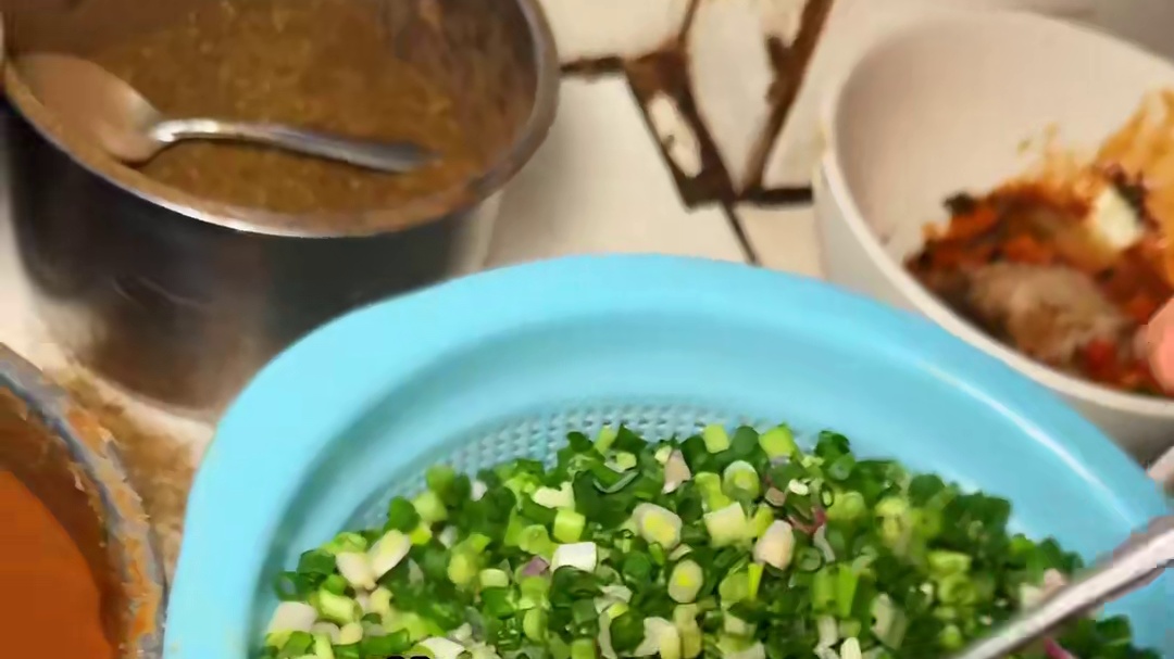 重庆街头豌杂面16元一份