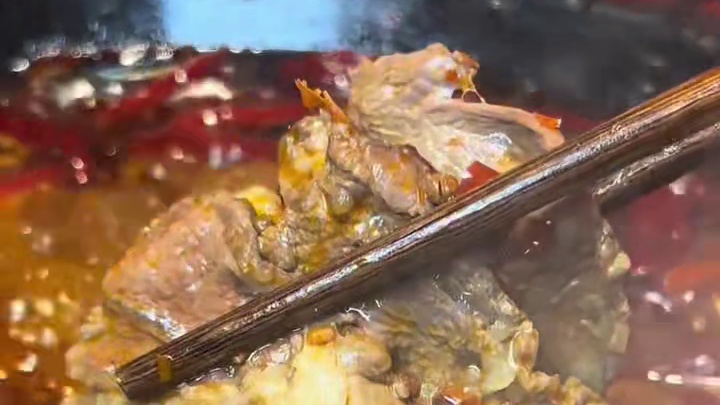 眉山人排队都要来吃的牛市鑫火锅100出头的套餐️4人餐，真的划算 #眉山 #牛市鑫火锅 #火锅