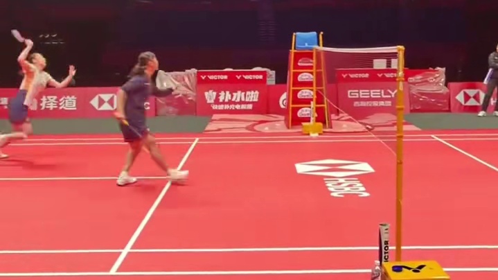 羽联总决赛，这几位已经在适应场地了！#决胜杭州胜利在握 #威克多 #羽联总决赛 #徐承宰 #李白组合
