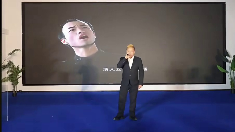 这首歌还是送给爱玛，希望他能懂我～
#小小小酷哥 #组织1995 #1995好声音第三季