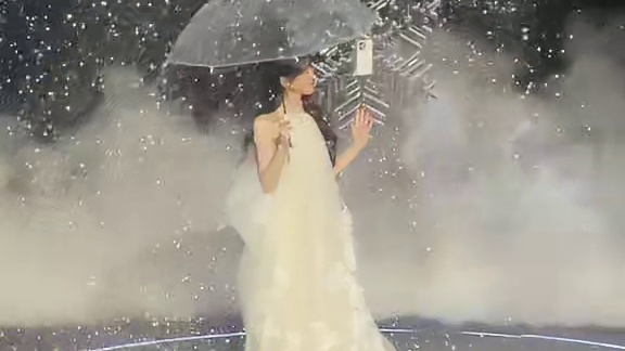 现身vivo S50发布会现场，田曦薇太好看了叭！！！ #vivos#vivos50