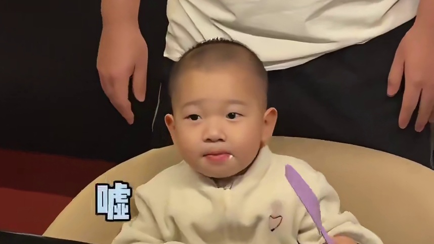 有人能不被登哥迷倒吗？王昶叔叔笑我流口水笑弯了腰？ 哼！！下次球场见，让你看看我的厉害 ​​​