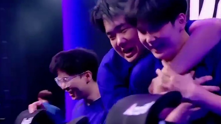 UP因为网络问题德杯被判负，LGD因为设备问题主动投降一局，LPL德杯是否还有举办的必要。#UP #