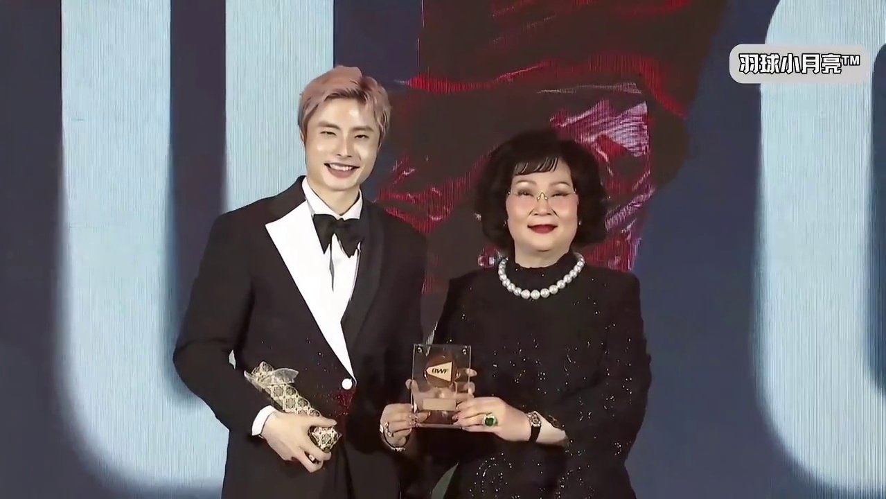 “就算跌倒又如何？”——石宇奇以《无畏》致2025