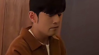 周杰伦IG更新与小女儿钢琴互动 谁会拒绝这么温柔的又帅又可爱的杰伦爸比 真的好暖心啊️