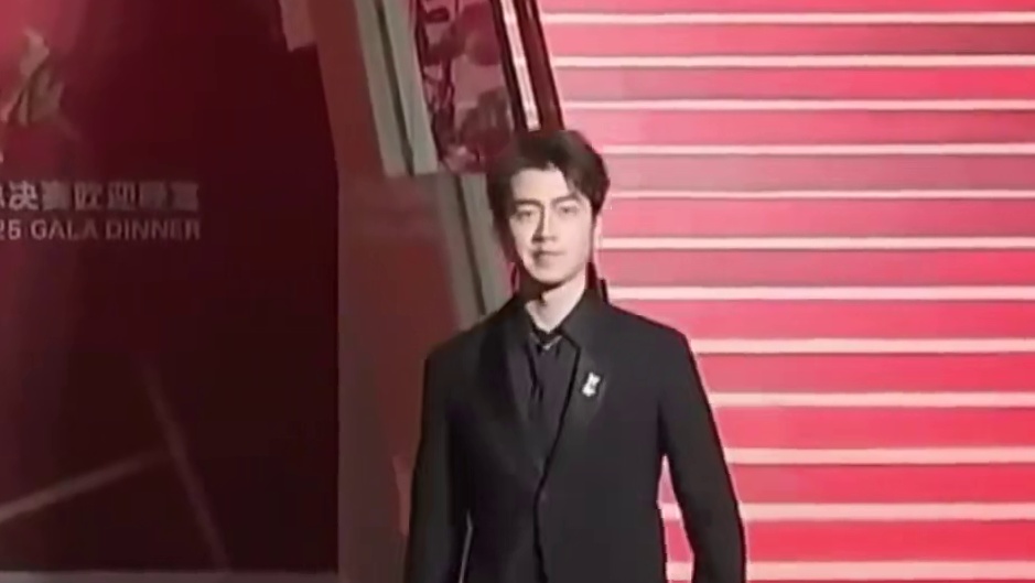 12月15日晚，2025羽联世界巡回赛总决赛在杭州进行红毯秀与年度颁奖仪式，梁王组合亮相总决赛晚宴。 ​​​