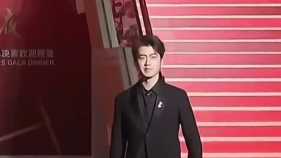 12月15日晚，2025羽联世界巡回赛总决赛在杭州进行红毯秀与年度颁奖仪式，梁王组合亮相总决赛晚宴。 ​​​