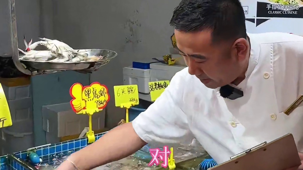 丹东百元吃海鲜体验东港飞蟹和虾爬子生拌活海参真的tree tree的