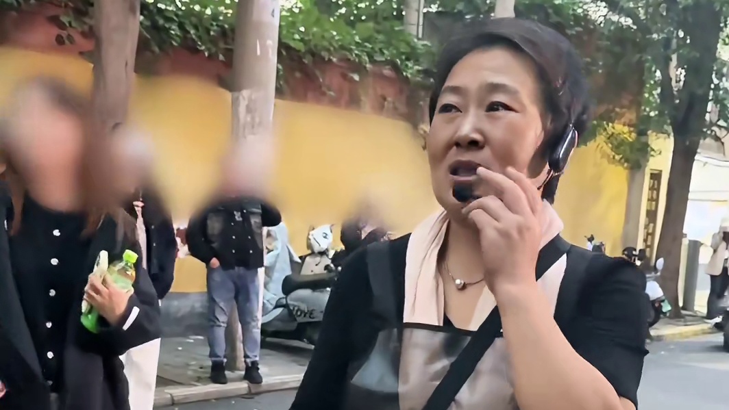 郑州炒八掺 最近很火的炒八掺吃了！12元一份8种份面加鸡蛋蔬菜，好吃但排队不值，大家过段时间等人少了顺路来尝尝吧