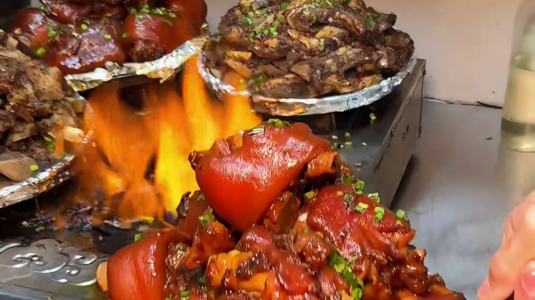 谁能拒绝宵夜这一口香辣猪蹄！