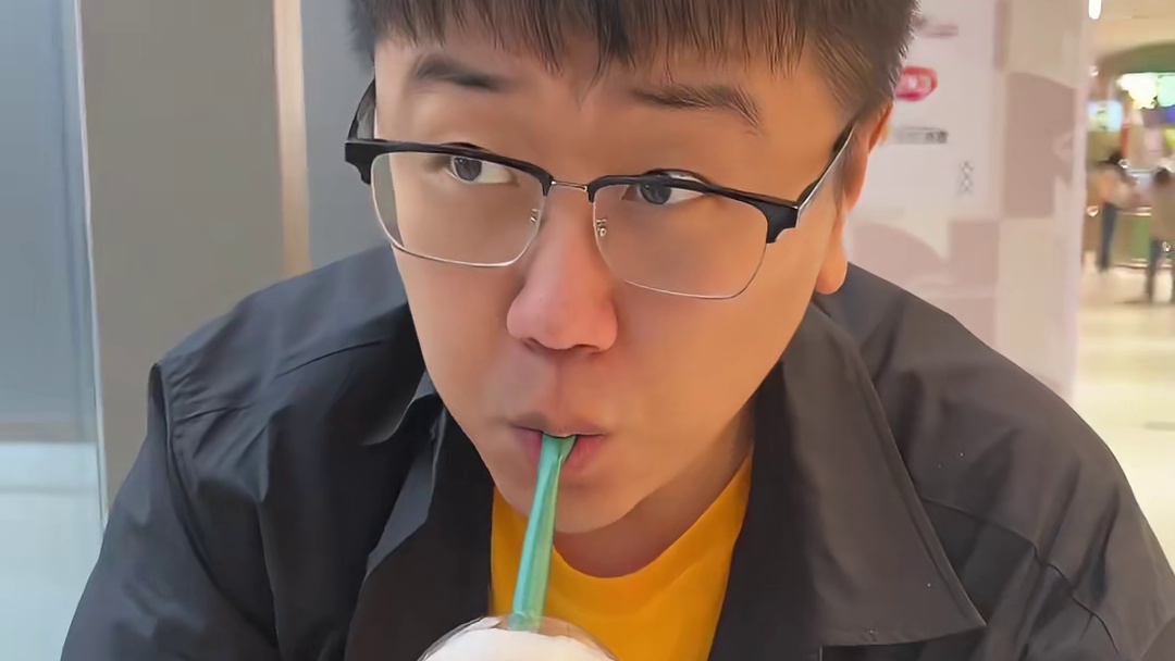 风靡全国的网红饮品「茉酸奶」测评，看看到底值不值这个价？