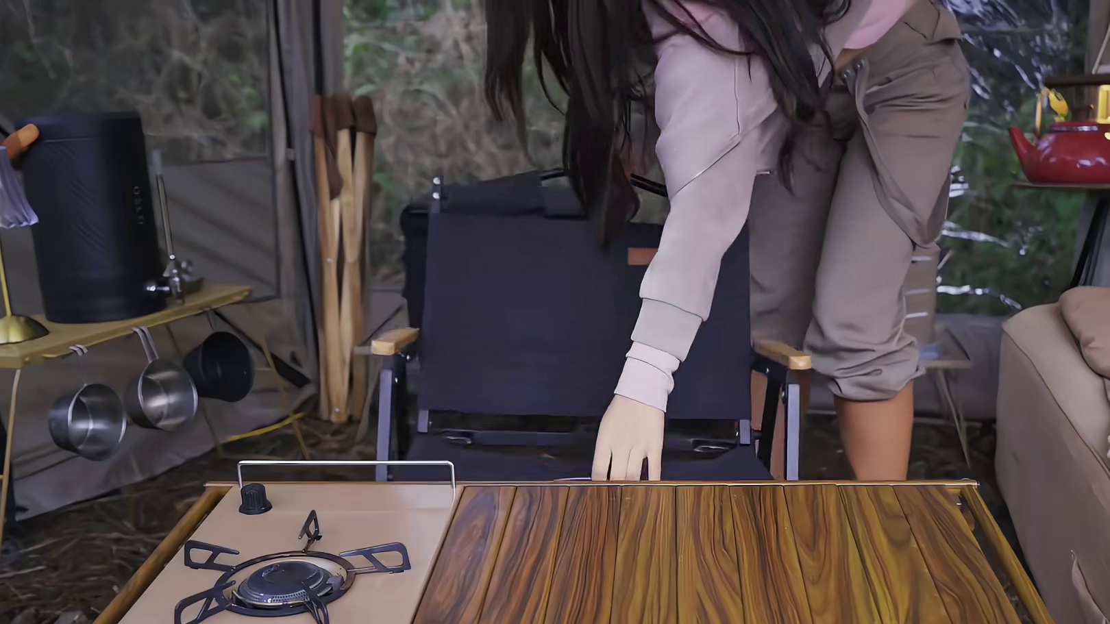 第1集：暴雨天野外露营，搭建帐篷营地，享受户外生活