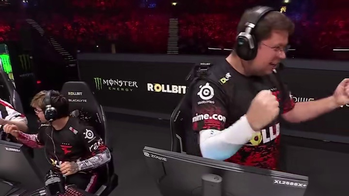 小蜜蜂是今年毫无争议的王者吧，FaZe也值得尊重 #DANK1NG #CS2 #Major #雷蛇 