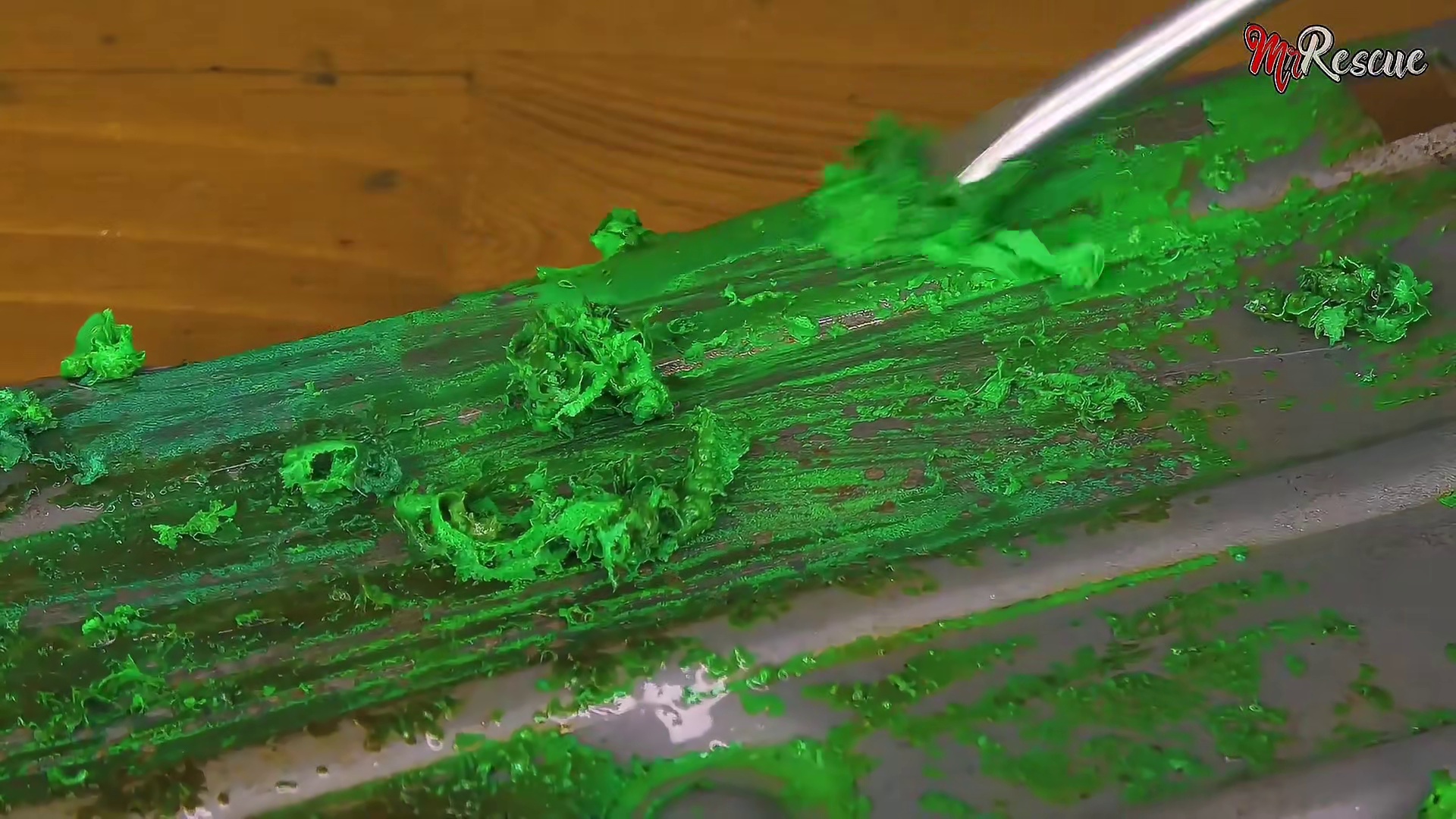 被这波修复整破防了！童年玩具车重获新生，细节控直接封神