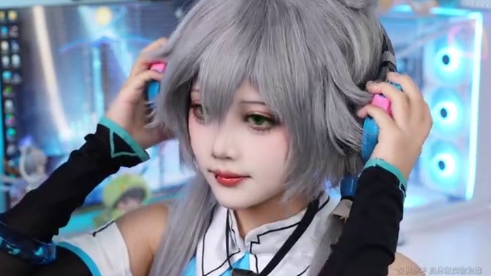 一键开启歌行宇宙新纪元 #前行者外设 #前行者X洛天依联名键盘 #和洛天依键个面 #前行者跟洛天依键