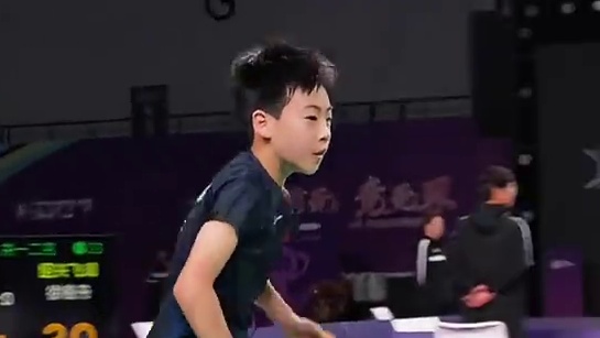 鏖战30平最终拿下 青少年B组男单冠军徐橦舟