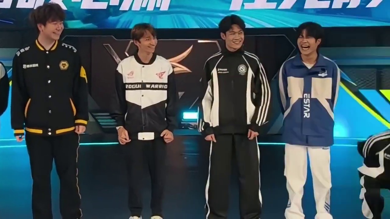 《狼崽出没》——萝卜蹲
又名：小钰、ani受难记o(TヘTo) 
#QQ飞车手游 #2025S联赛秋